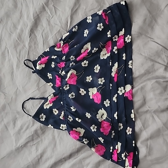 Cute blouse - Picture 1 of 5